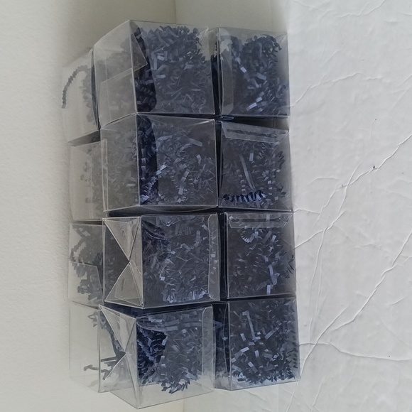 16 small plastic clear  gift boxes w navy blue  Crinkle Paper 3"x 3" x 3" - Picture 1 of 12